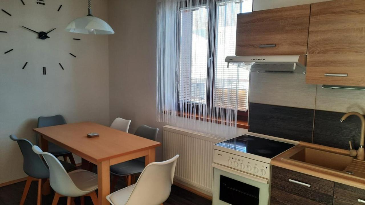 Apartment U Jirousu *