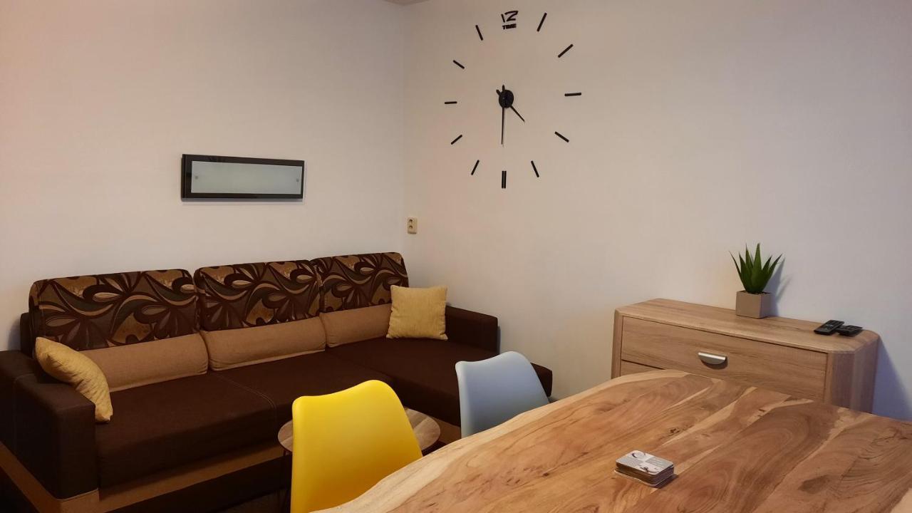 Apartment U Jirousu *