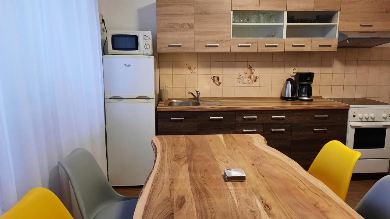 Apartment U Jirousu *